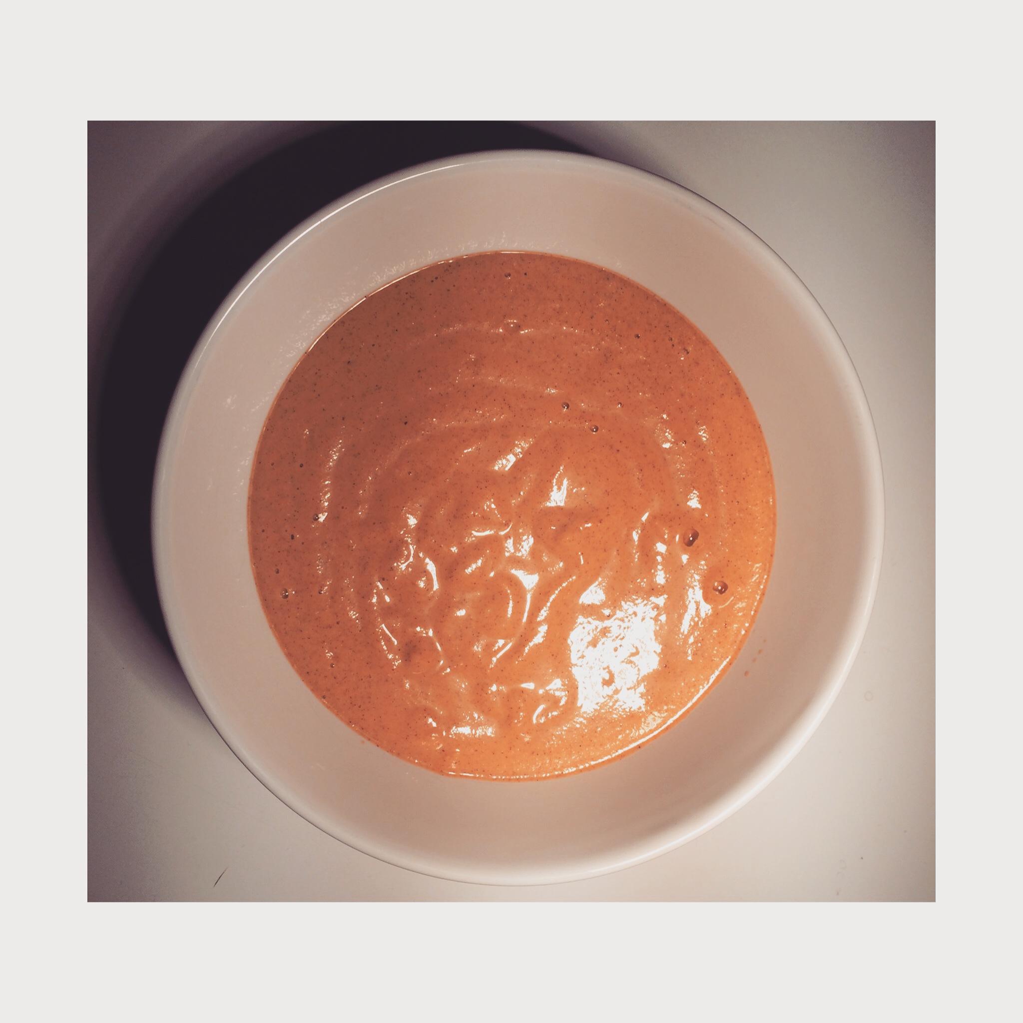 Carrot cake smoothie bowl